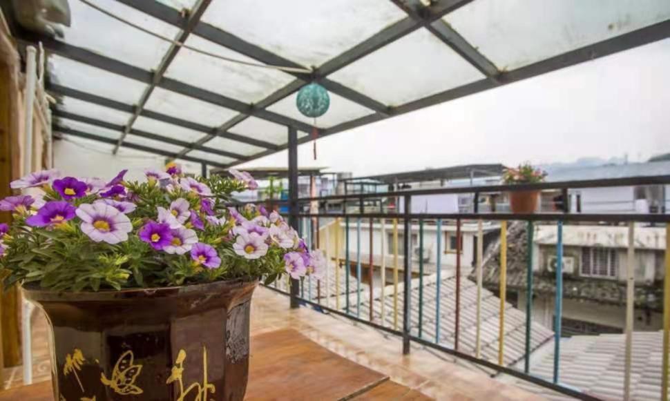 Zhangjiajie April Hostel Exteriör bild