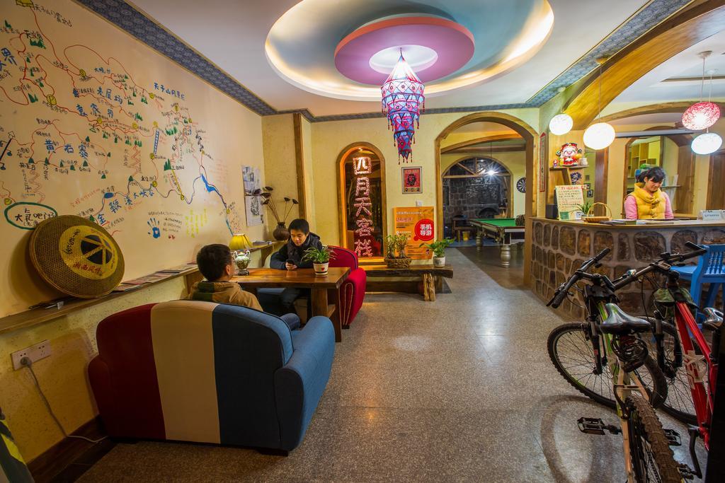 Zhangjiajie April Hostel Exteriör bild
